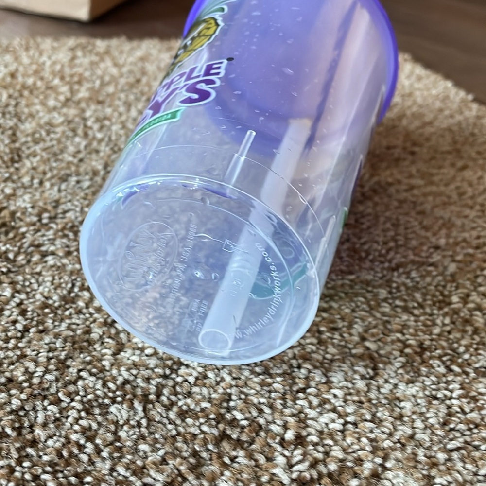 Pineapple Willy’s plastic cup with straw - Picture 5 of 6